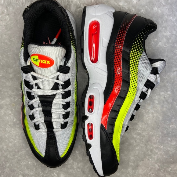 Nike Air Max 95 SE "Neon Collection" - Picture 3 of 5